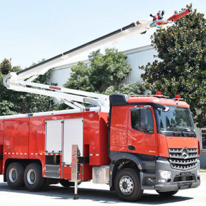 Mercedes Benz 25m Aerial Fire Truck Spraying Water / Foam / Powder