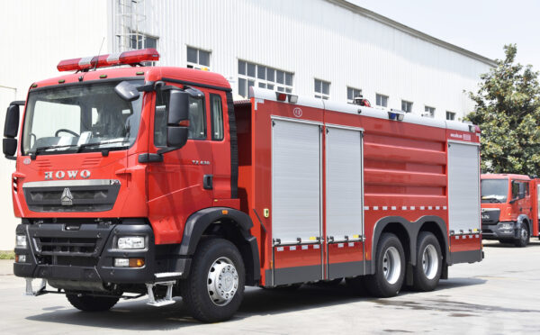 6x4 Sinotruck Fire Fighting Truck Vehicles With Water Tanker 12000L